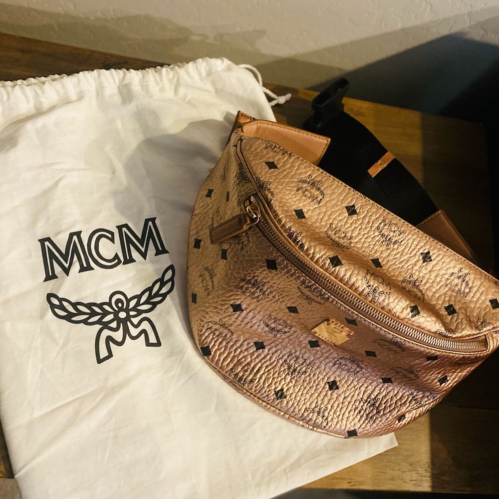 MCM Medium Fanny pack (Champagne Gold)